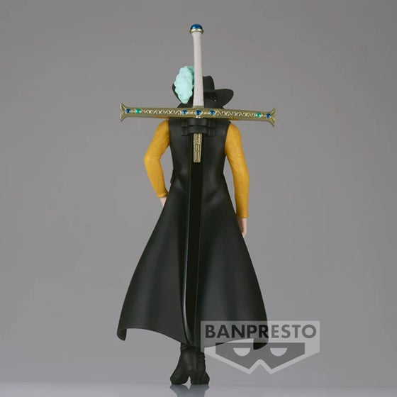 Banpresto One Piece – The Shukko Dracule Mihawk Figure (HBP-89726)