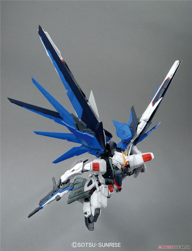 Bandai MG 1/100 ZGMF-10XA Freedom Gundam 2.0 Model Kit