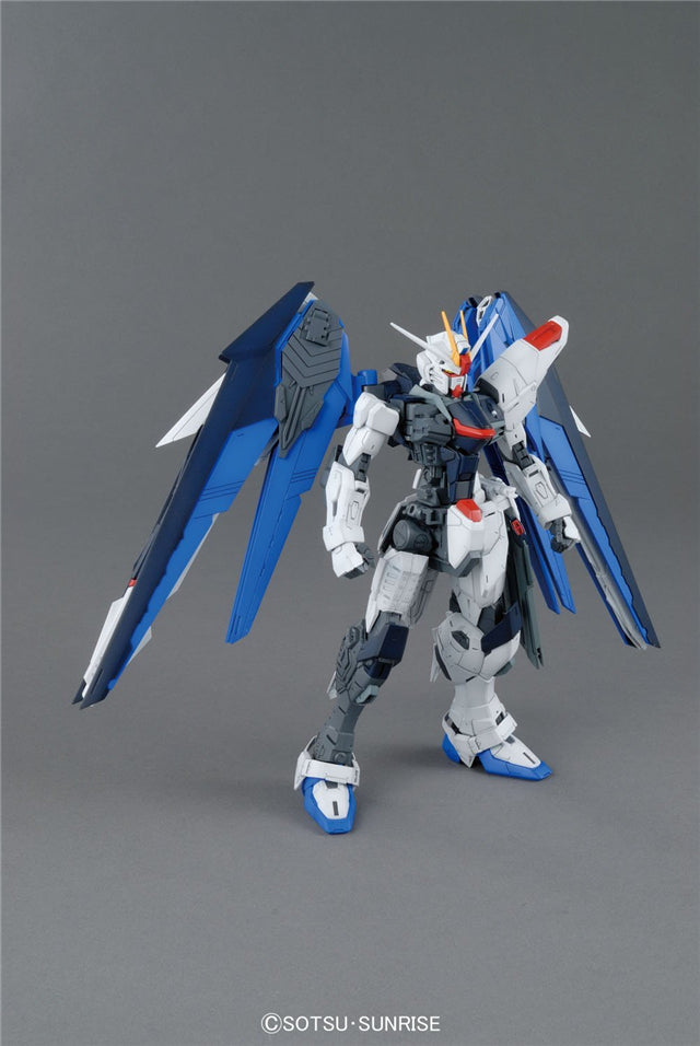 Bandai MG 1/100 ZGMF-10XA Freedom Gundam 2.0 Model Kit