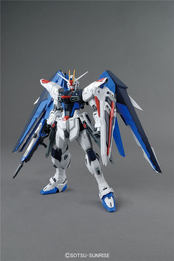 Bandai MG 1/100 ZGMF-10XA Freedom Gundam 2.0 Model Kit