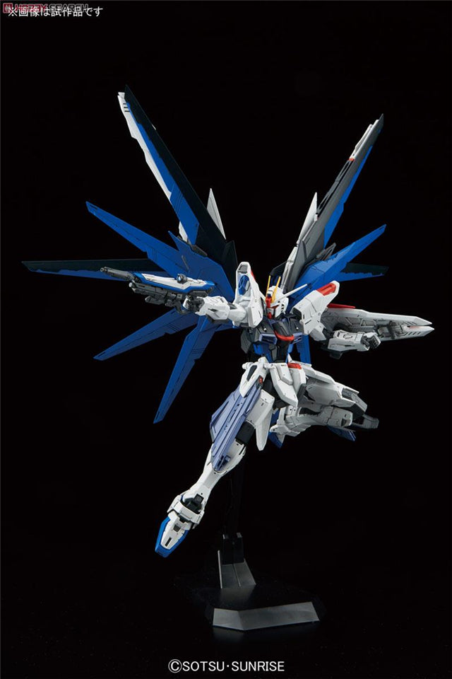 Bandai MG 1/100 ZGMF-10XA Freedom Gundam 2.0 Model Kit