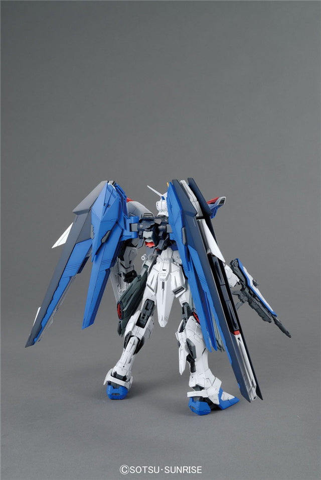 Bandai MG 1/100 ZGMF-10XA Freedom Gundam 2.0 Model Kit
